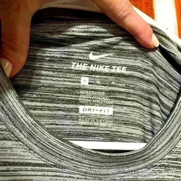 Men’s Nike Dri Fit shirt - Medium - Picture 3 of 5